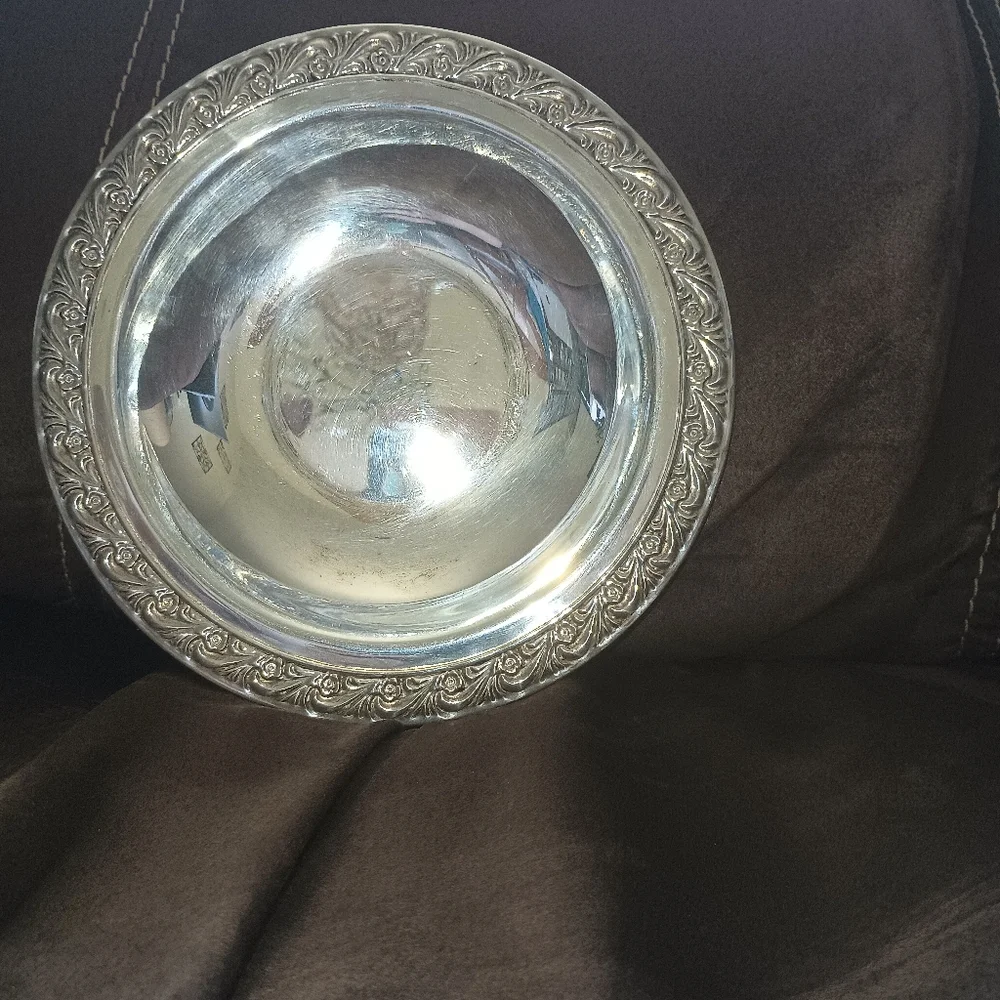 WM Rogers 748 Elegant Silverplated Nut Bowl 7.5
